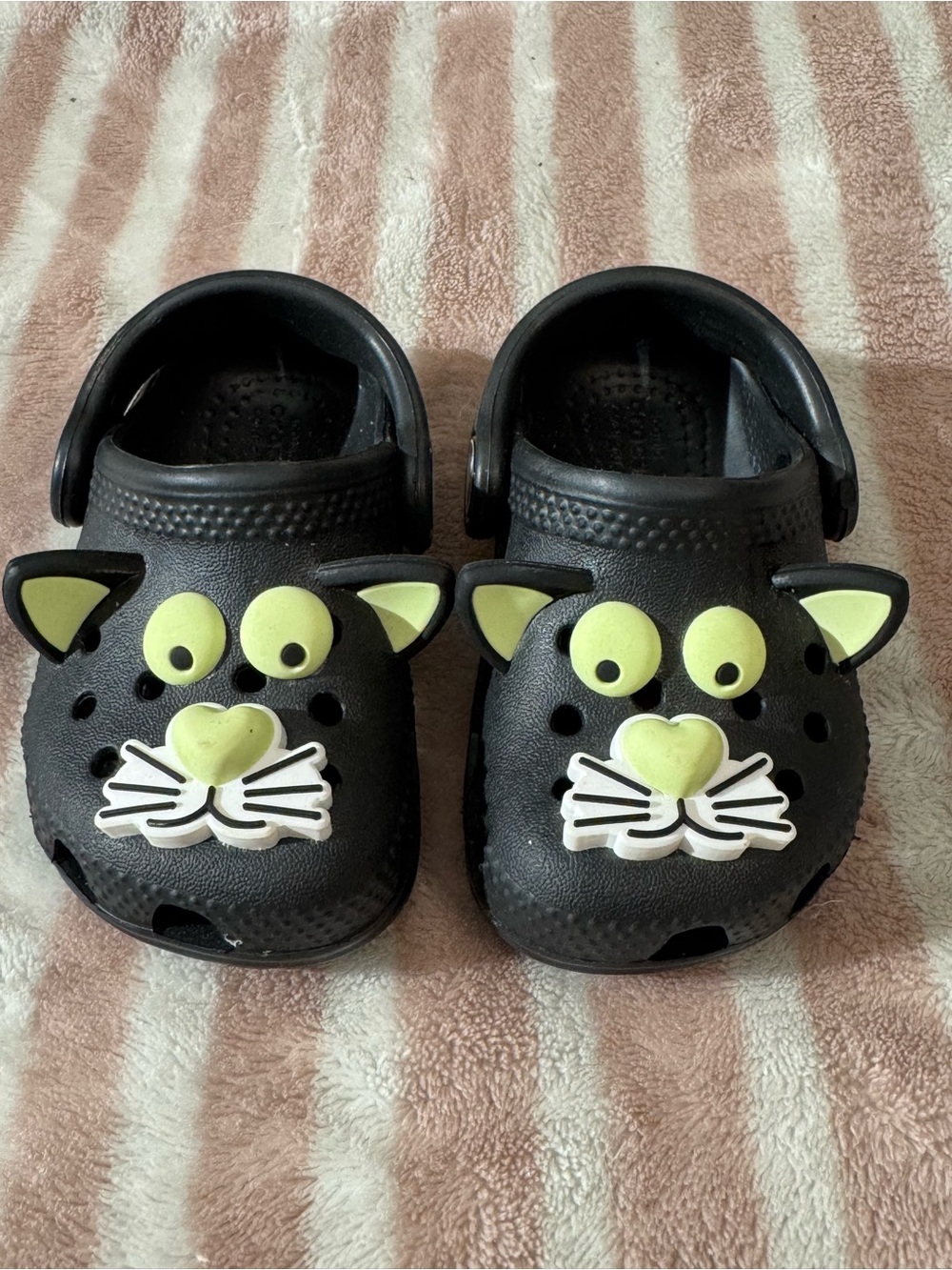 Kids Black Cat Glow-in-the-Dark Clog Sandals